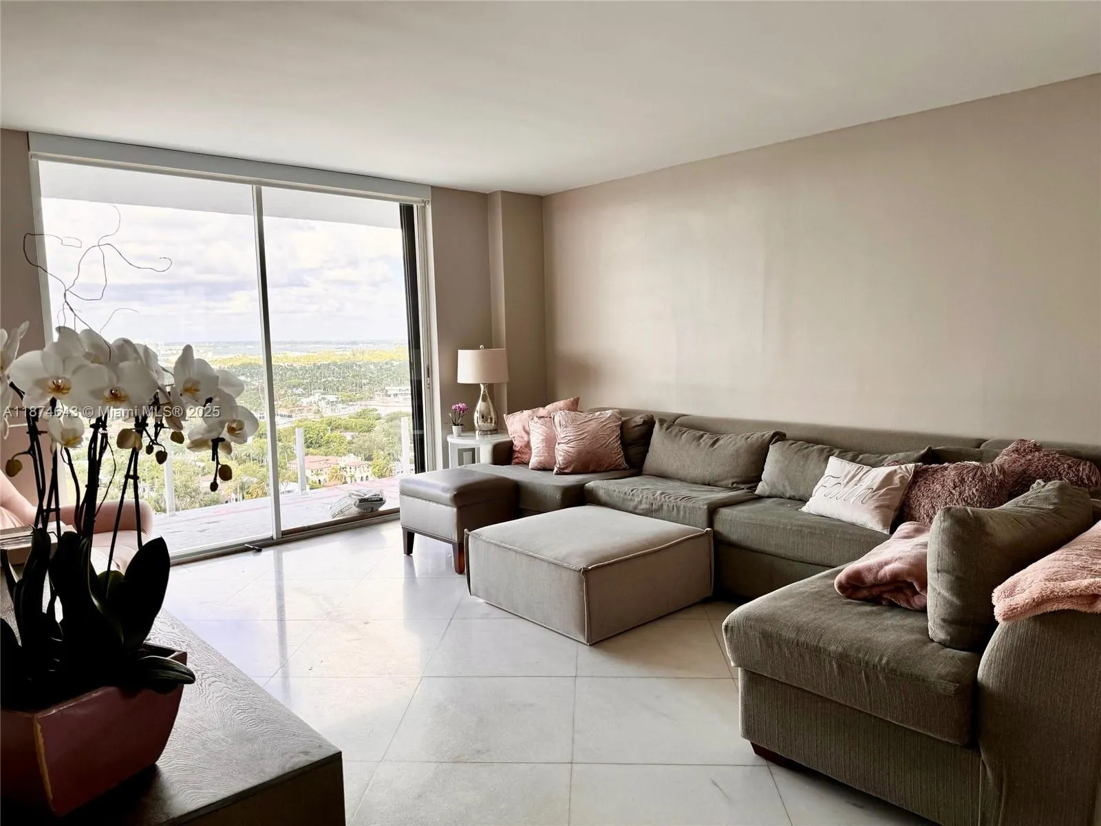 6061 Collins Ave, #23A