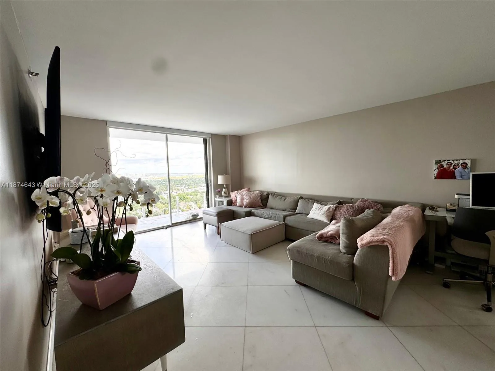 6061 Collins Ave, #23A