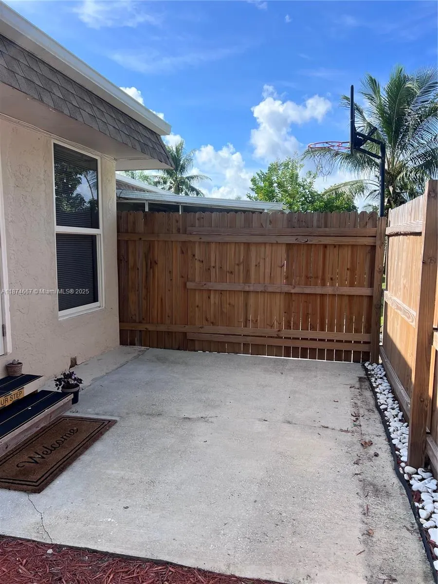 8001 NW 74th Ter, #REAR