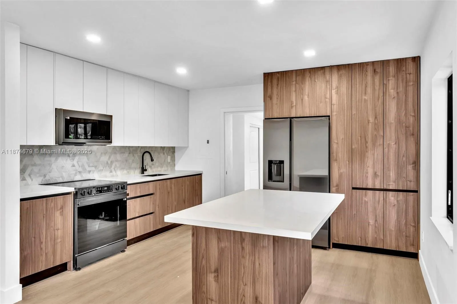 1123 NE 1st Ave