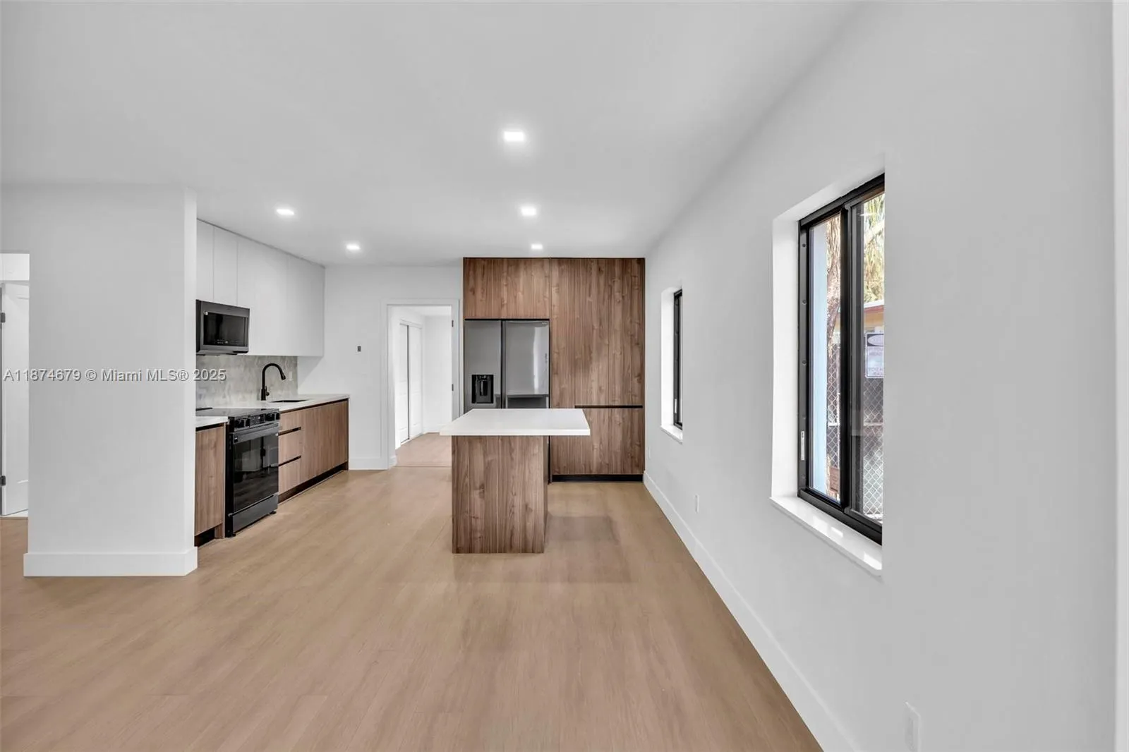 1123 NE 1st Ave