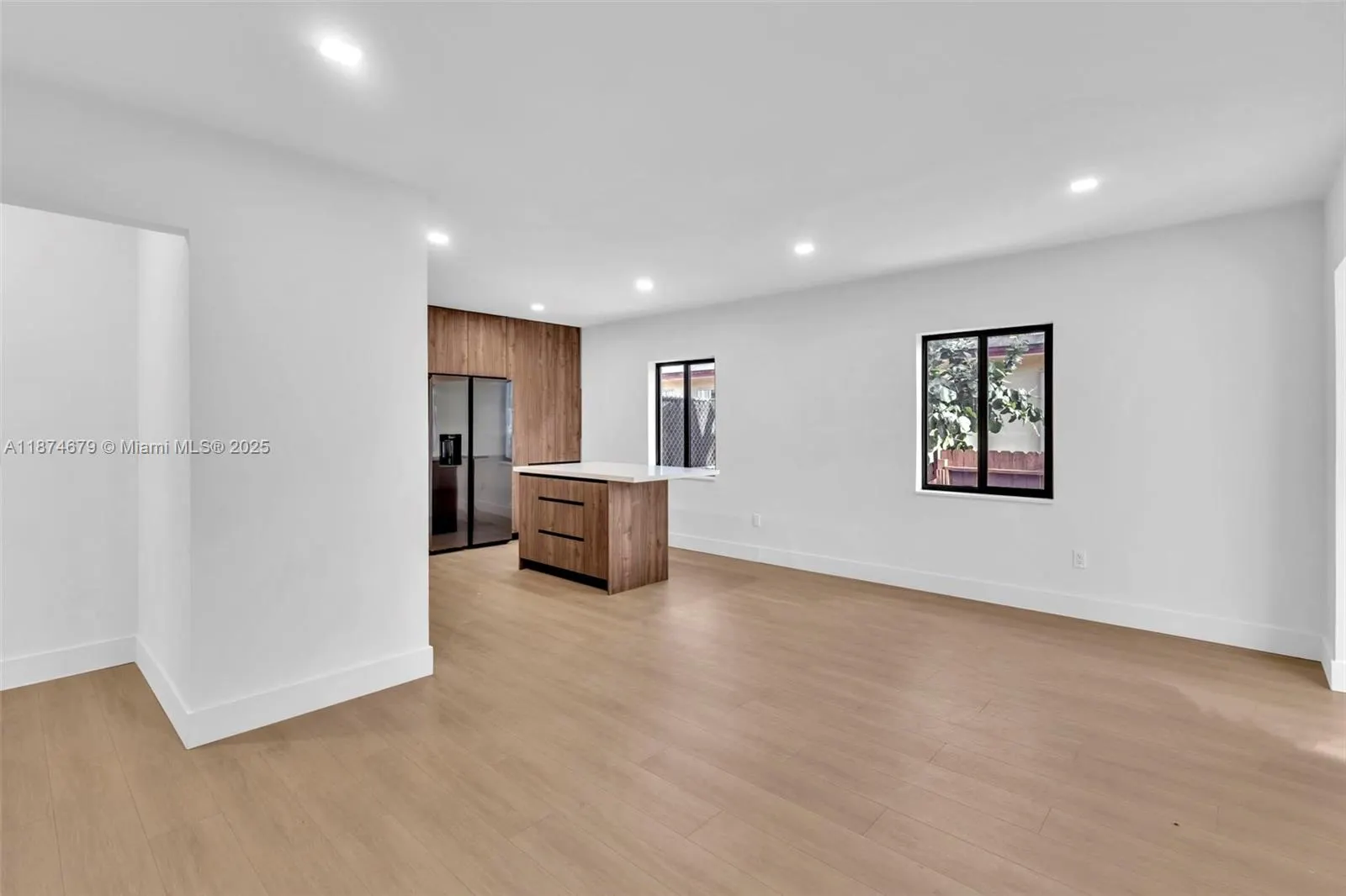 1123 NE 1st Ave