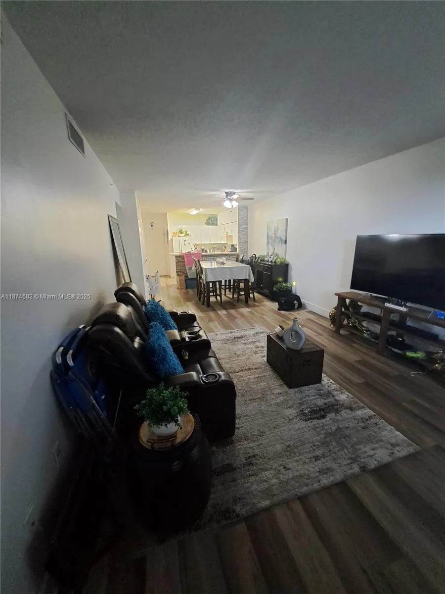 5091 NW 7th St, #415