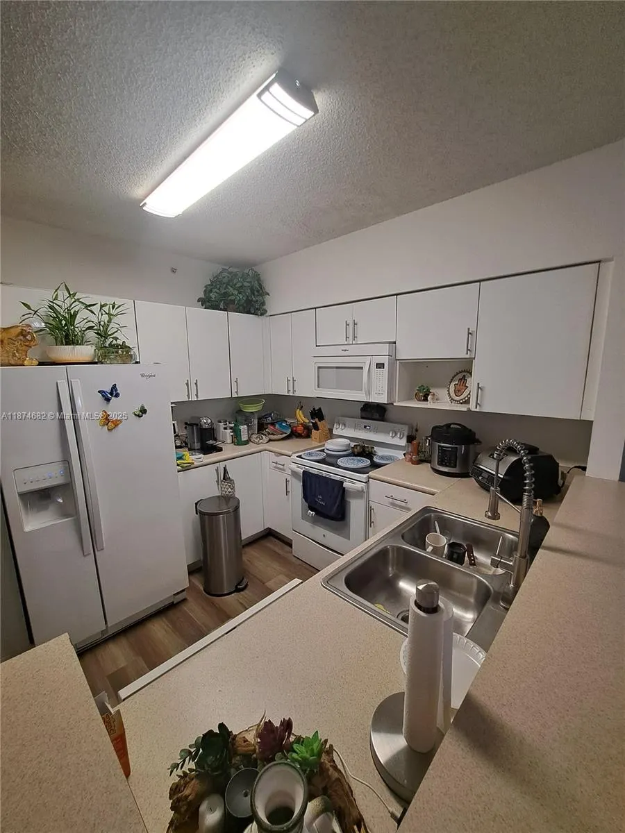 5091 NW 7th St, #415