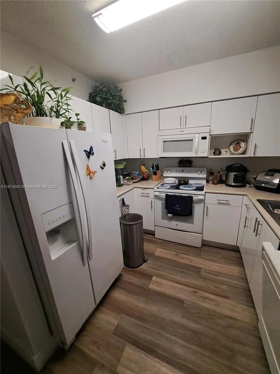 5091 NW 7th St, #415