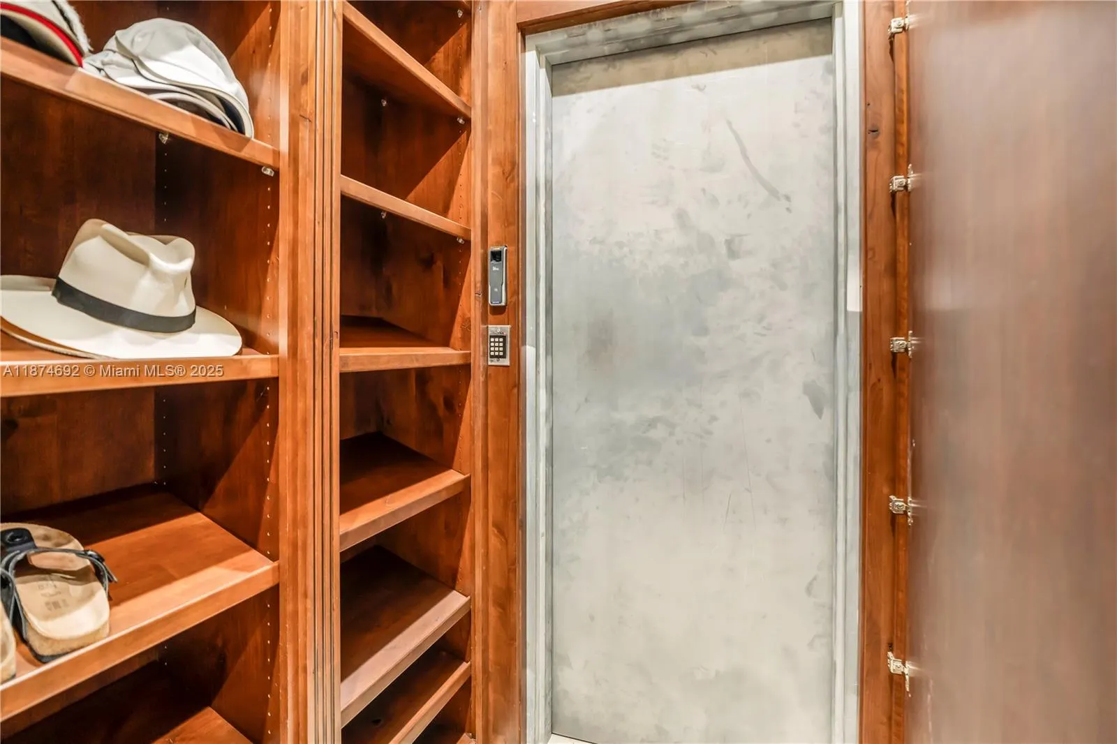 700 Osprey Point Cir