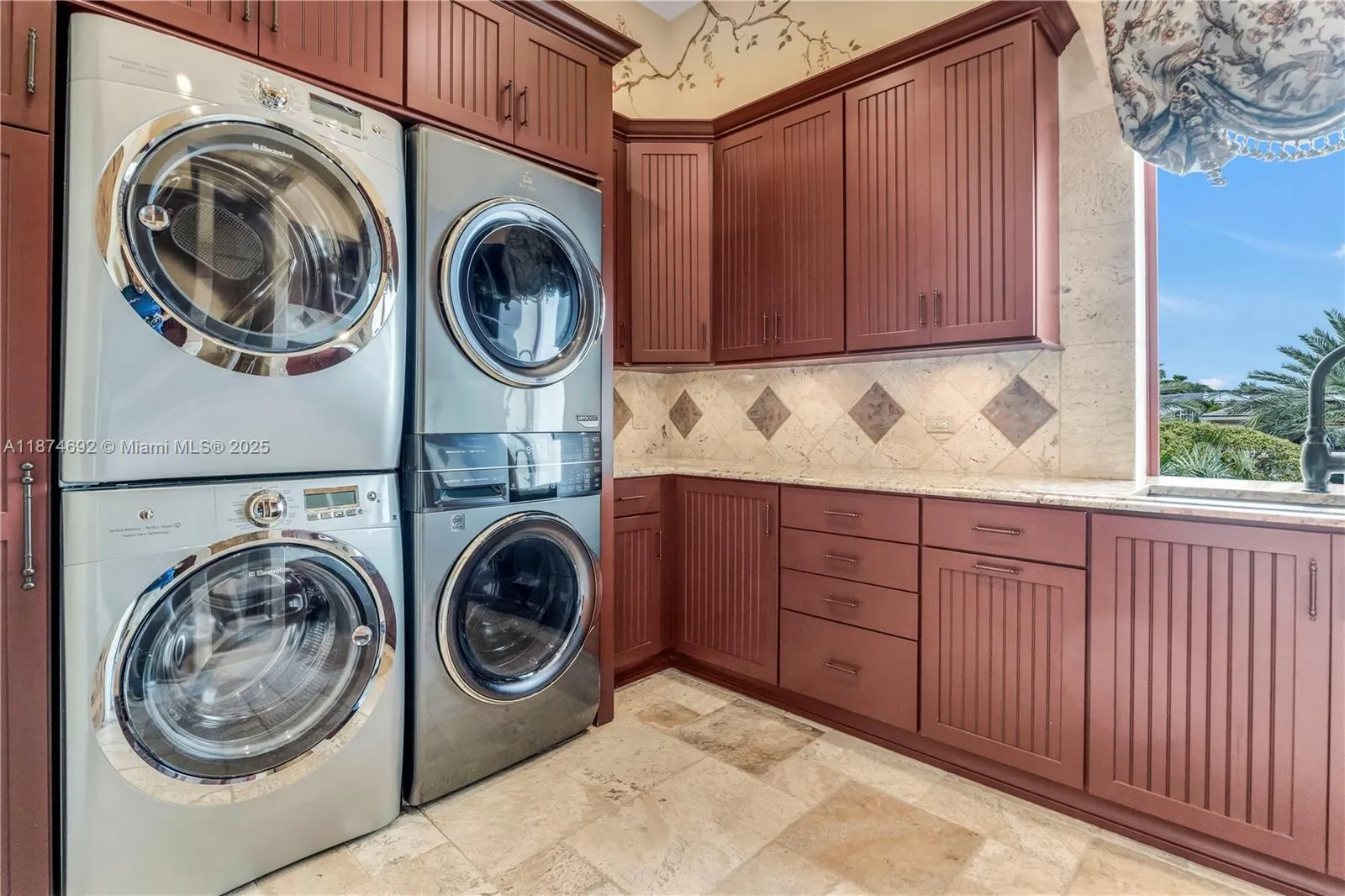 700 Osprey Point Cir