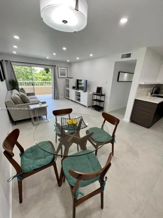3304 Virginia St, #6B