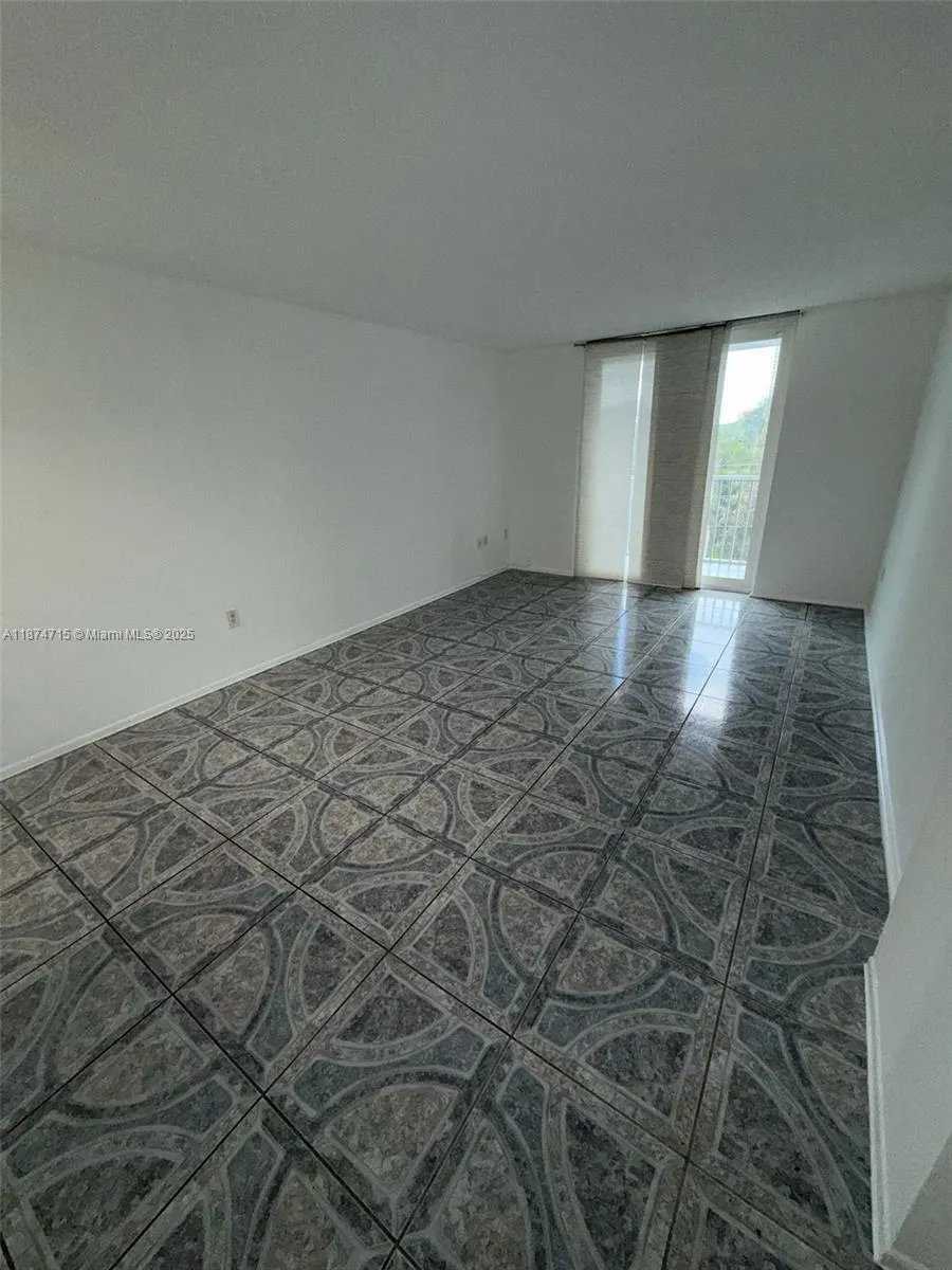 16950 W Dixie Hwy A-524 Hwy, #524