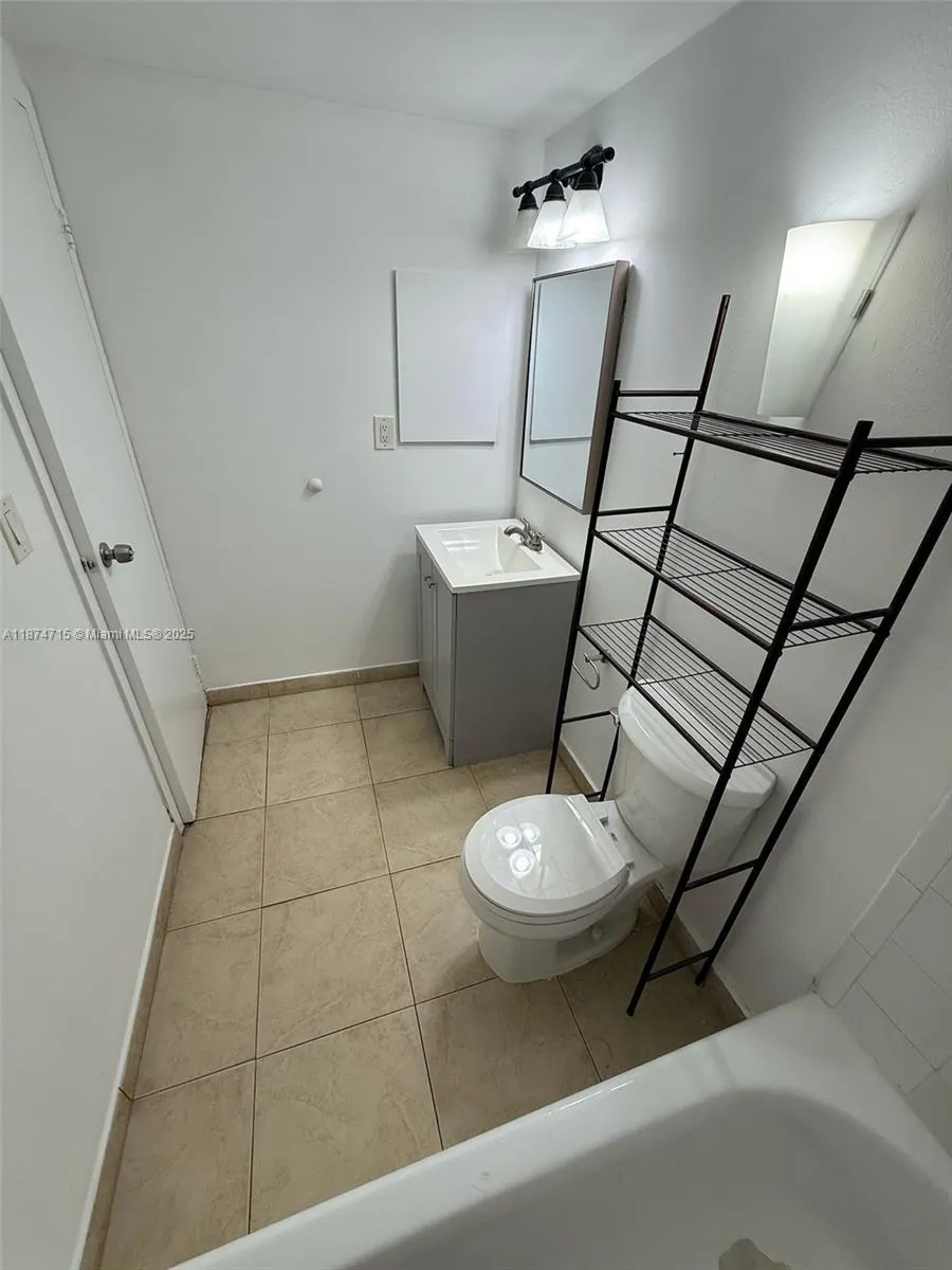 16950 W Dixie Hwy A-524 Hwy, #524