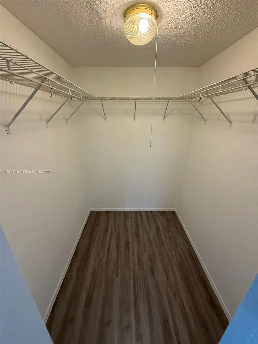 16950 W Dixie Hwy A-524 Hwy, #524