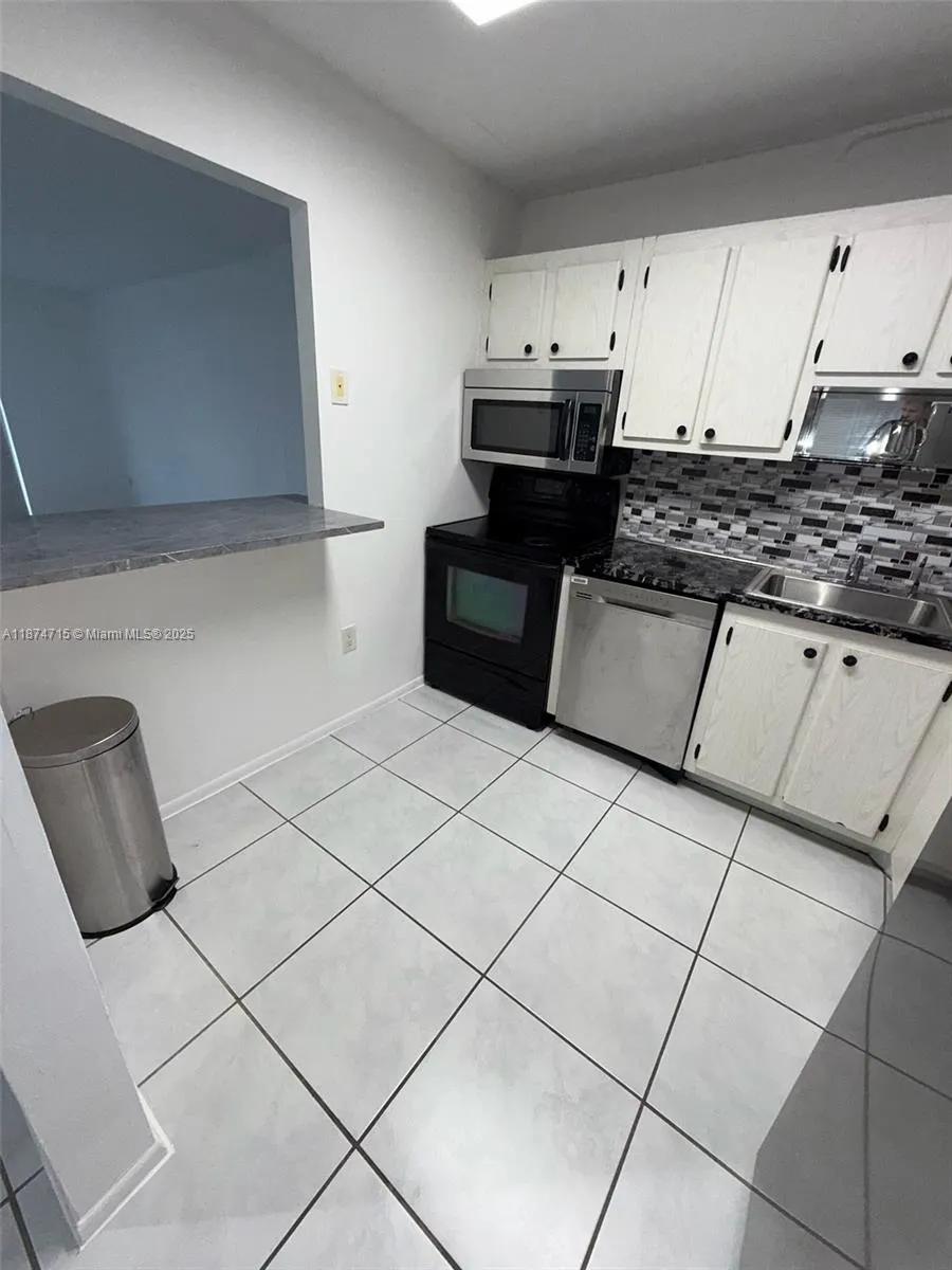 16950 W Dixie Hwy A-524 Hwy, #524