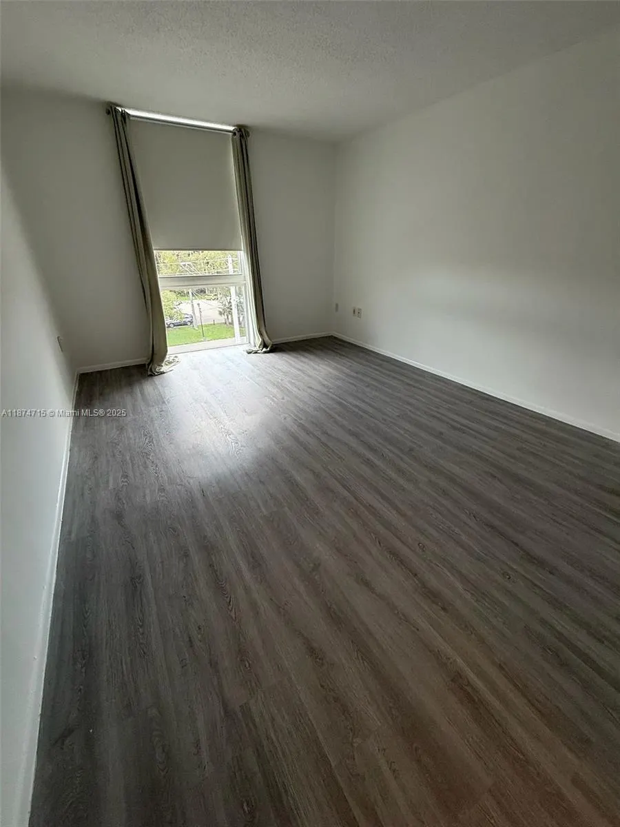 16950 W Dixie Hwy A-524 Hwy, #524