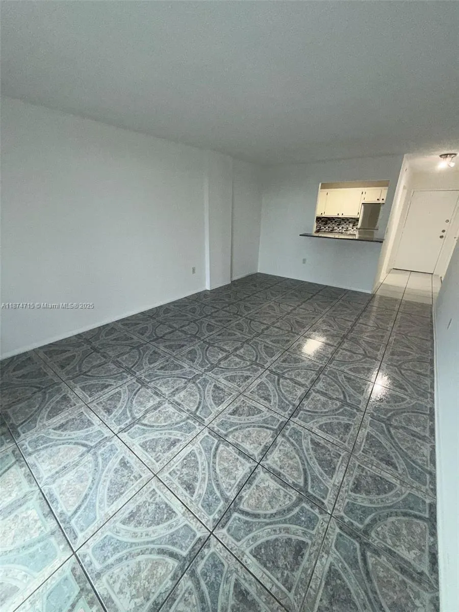 16950 W Dixie Hwy A-524 Hwy, #524