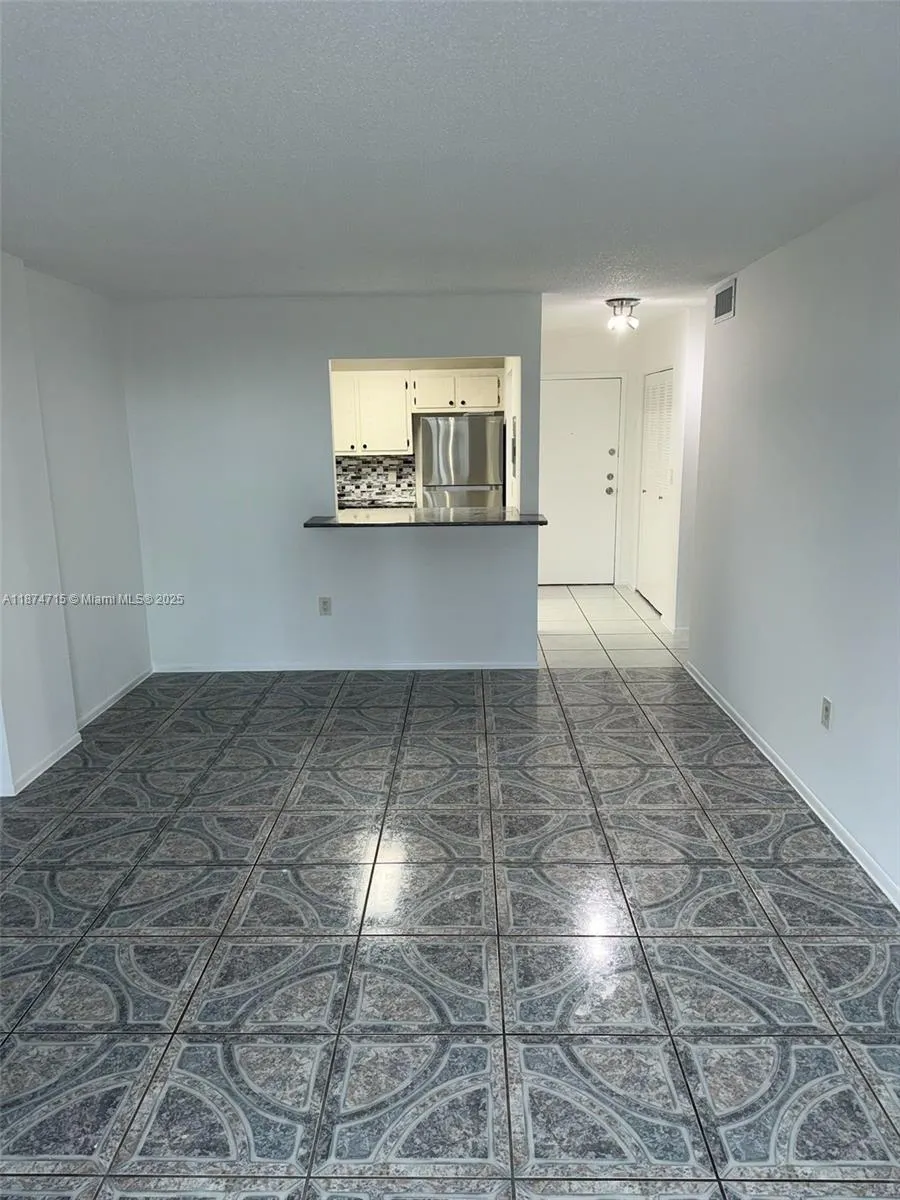 16950 W Dixie Hwy A-524 Hwy, #524