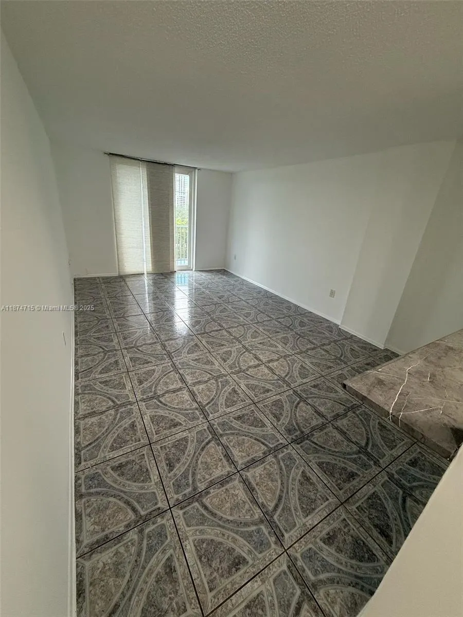 16950 W Dixie Hwy A-524 Hwy, #524