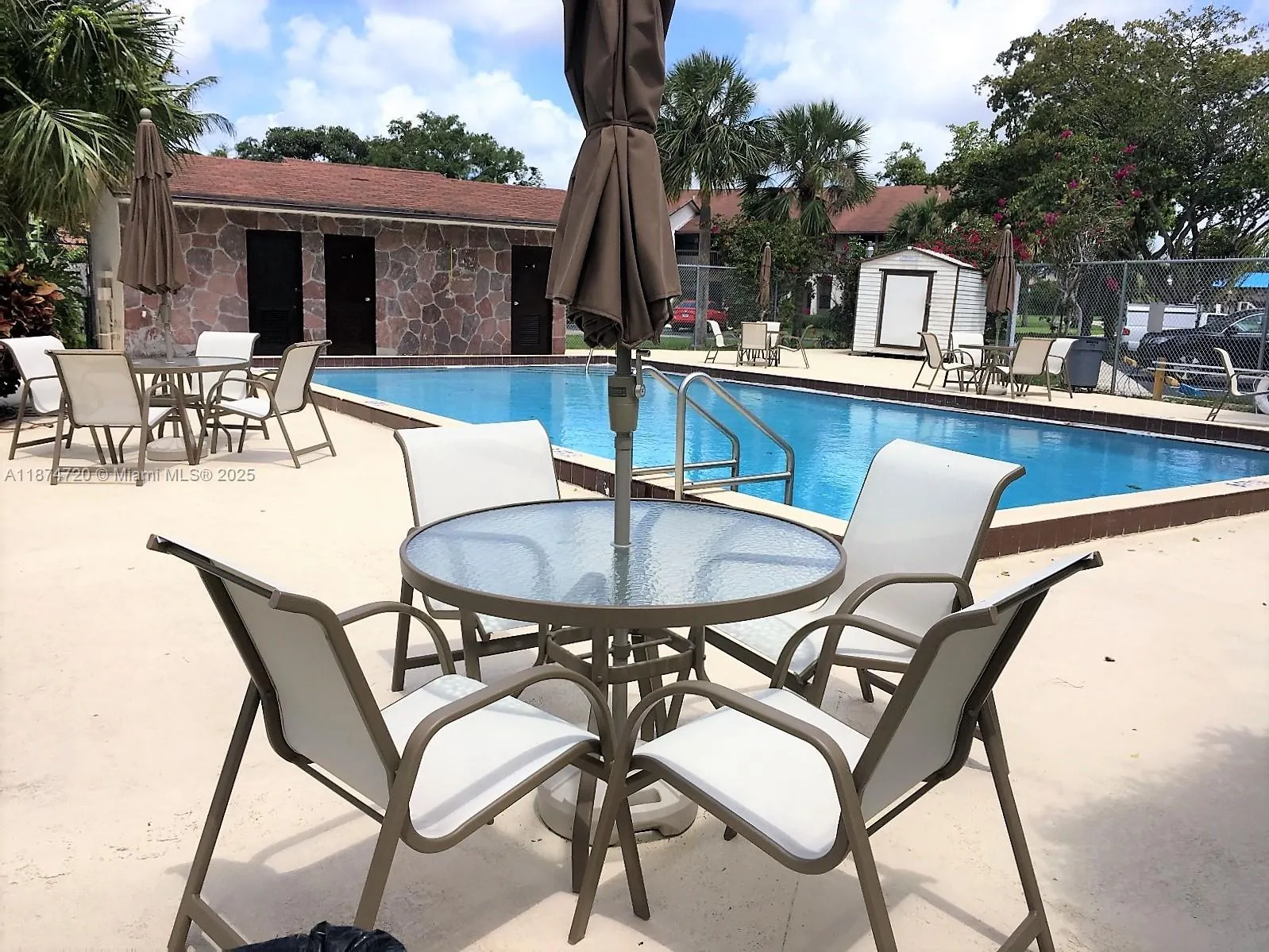 6061 Shakerwood Cir, #205