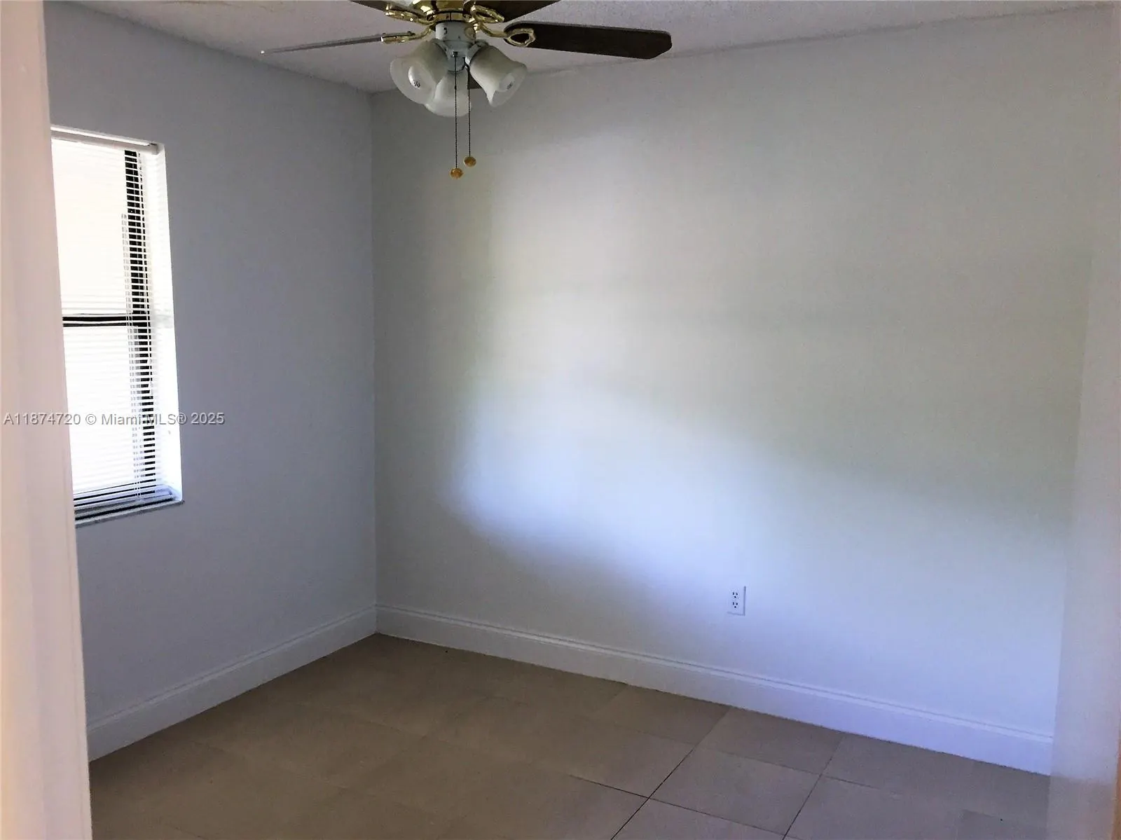 6061 Shakerwood Cir, #205