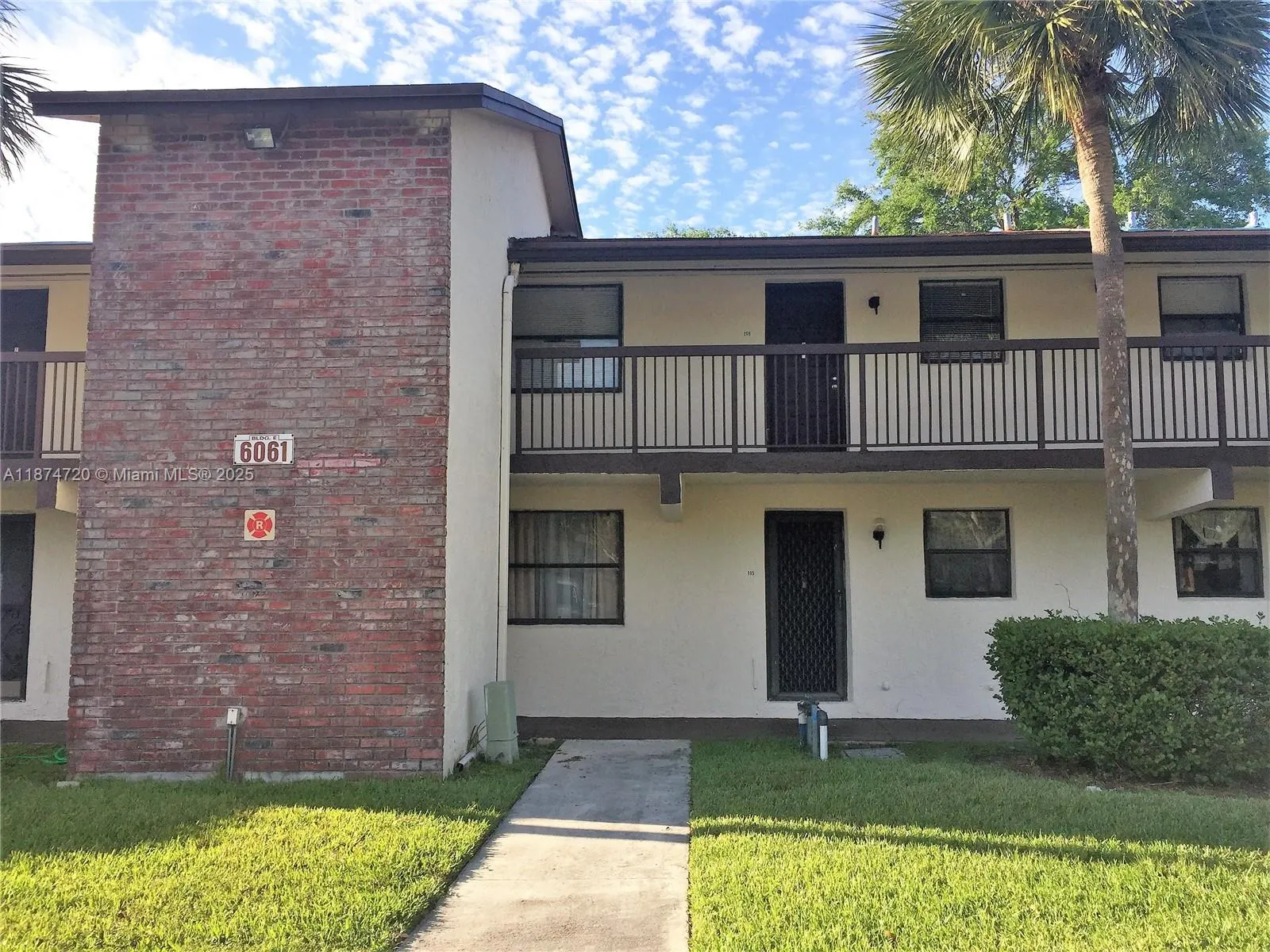 6061 Shakerwood Cir, #205