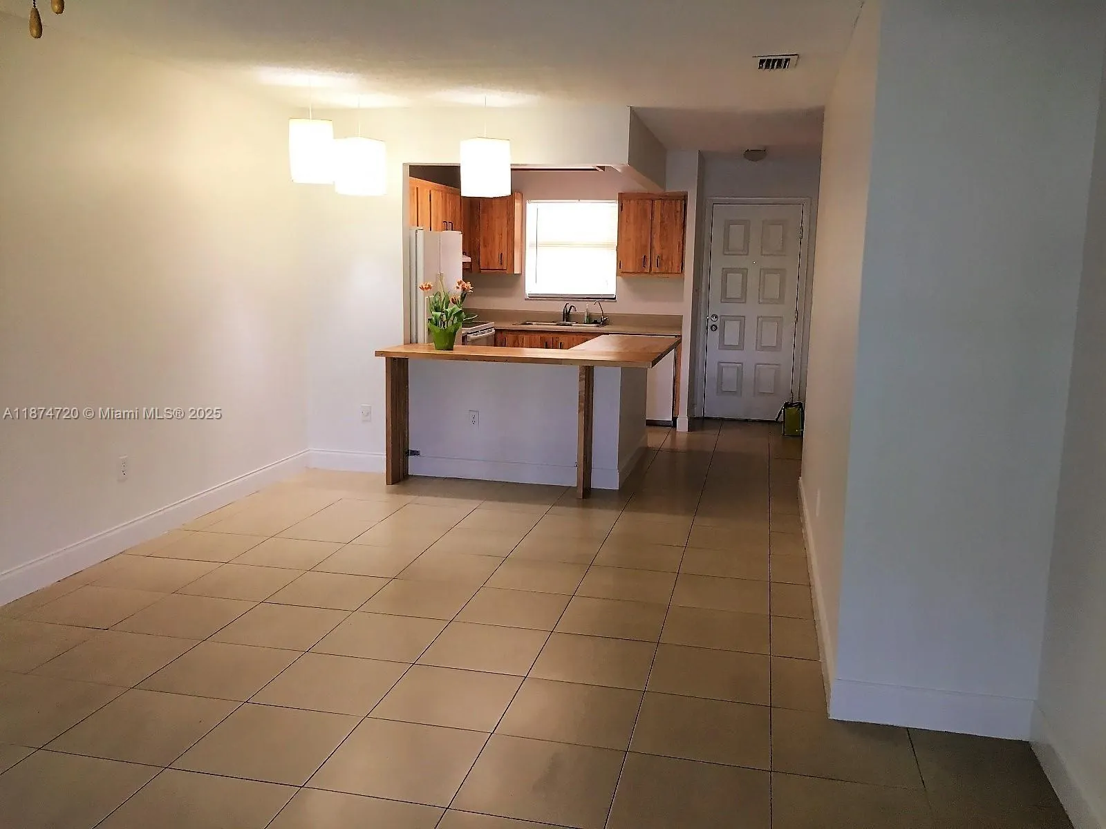 6061 Shakerwood Cir, #205