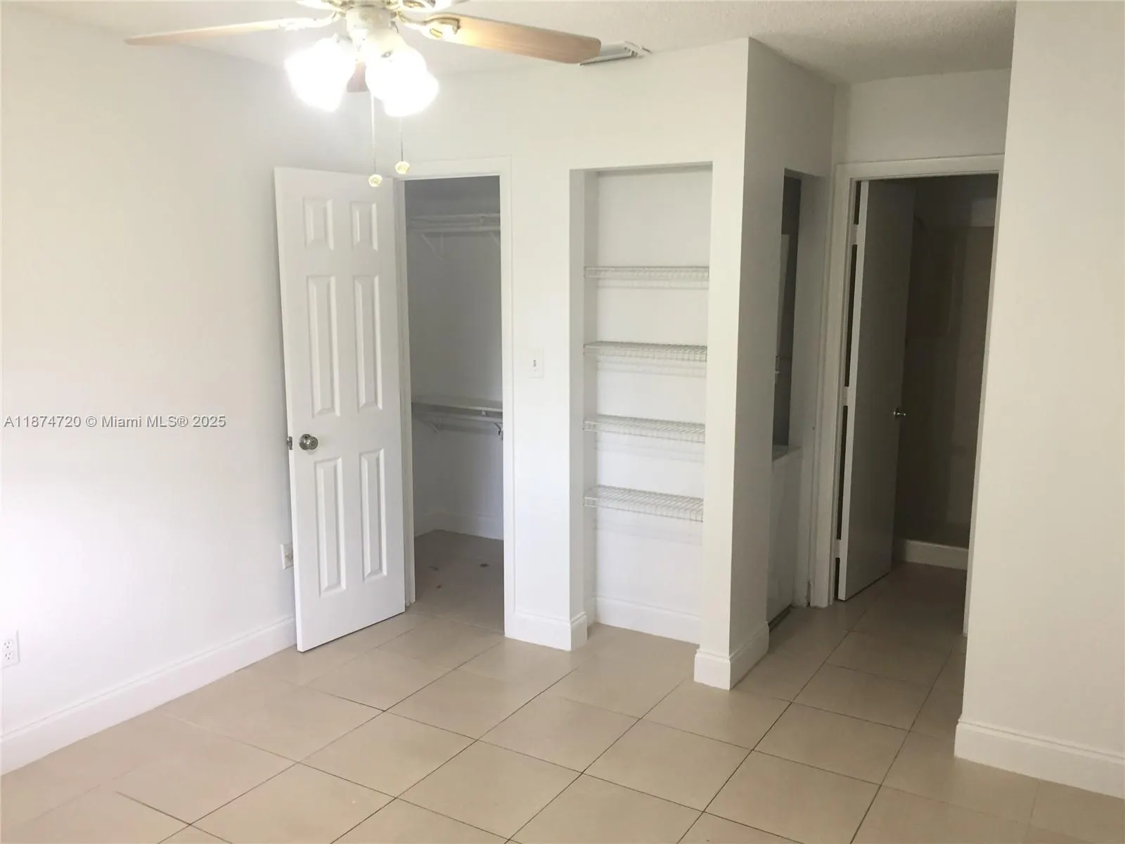 6061 Shakerwood Cir, #205