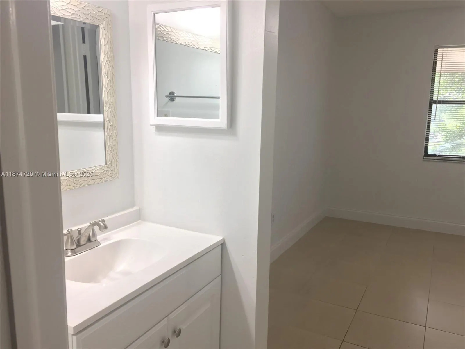 6061 Shakerwood Cir, #205