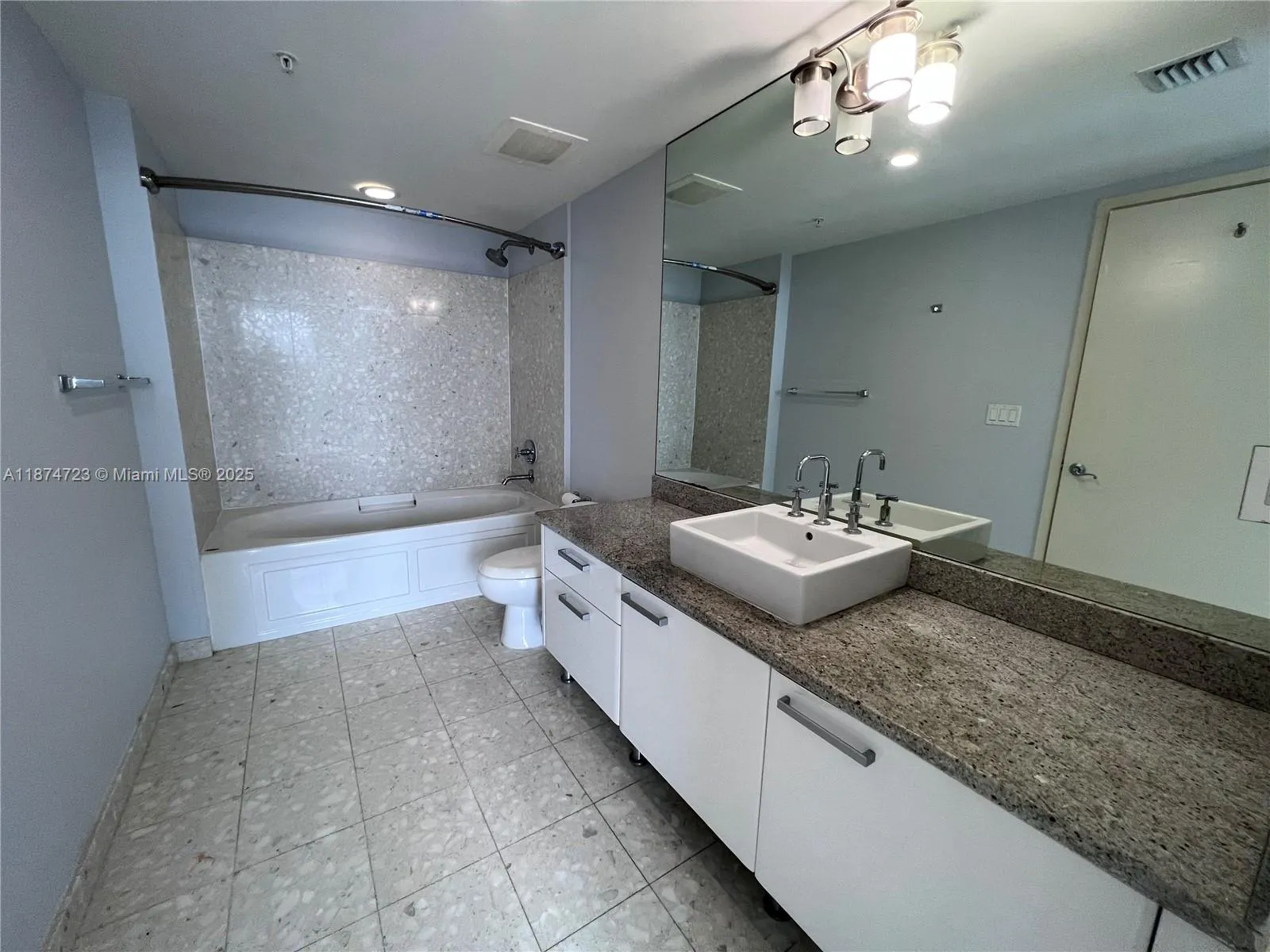 185 SW 7th St, #4204