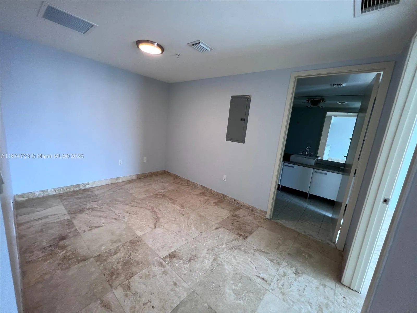 185 SW 7th St, #4204