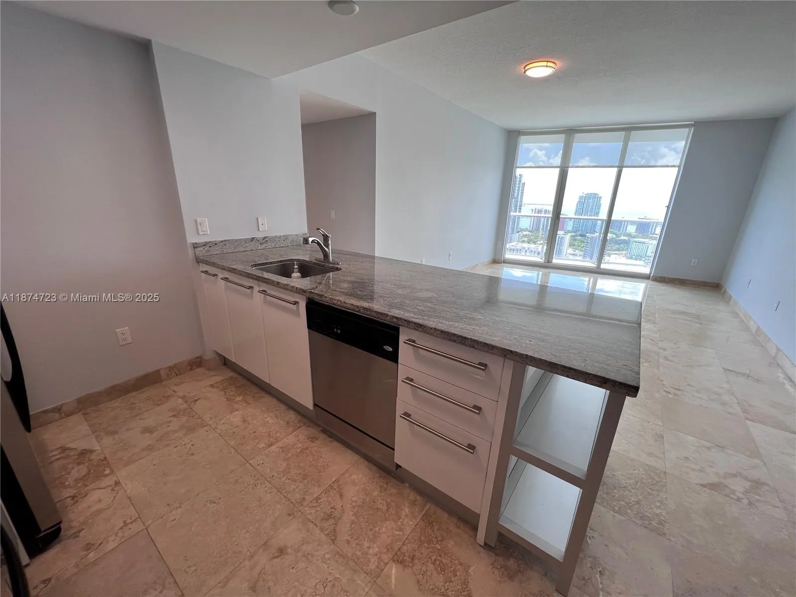 185 SW 7th St, #4204