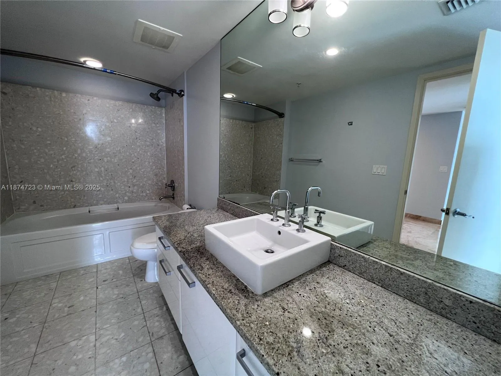 185 SW 7th St, #4204