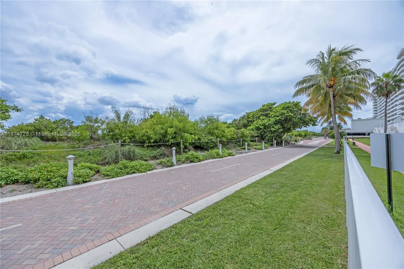 5601 Collins Ave, #410