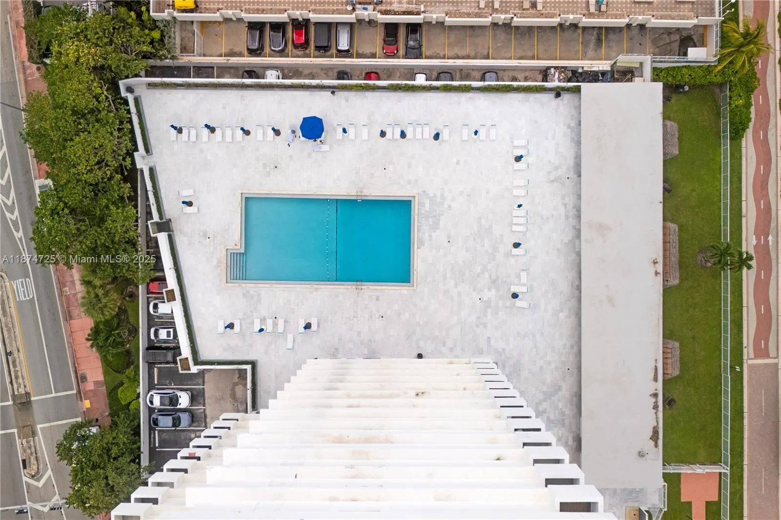 5601 Collins Ave, #410