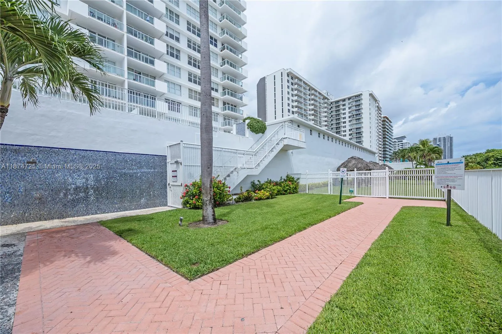 5601 Collins Ave, #410