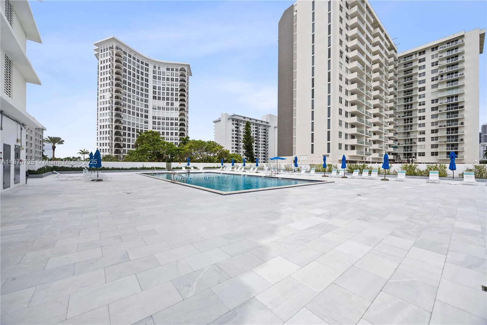 5601 Collins Ave, #410