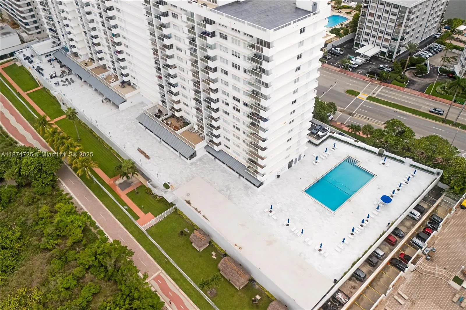 5601 Collins Ave, #410