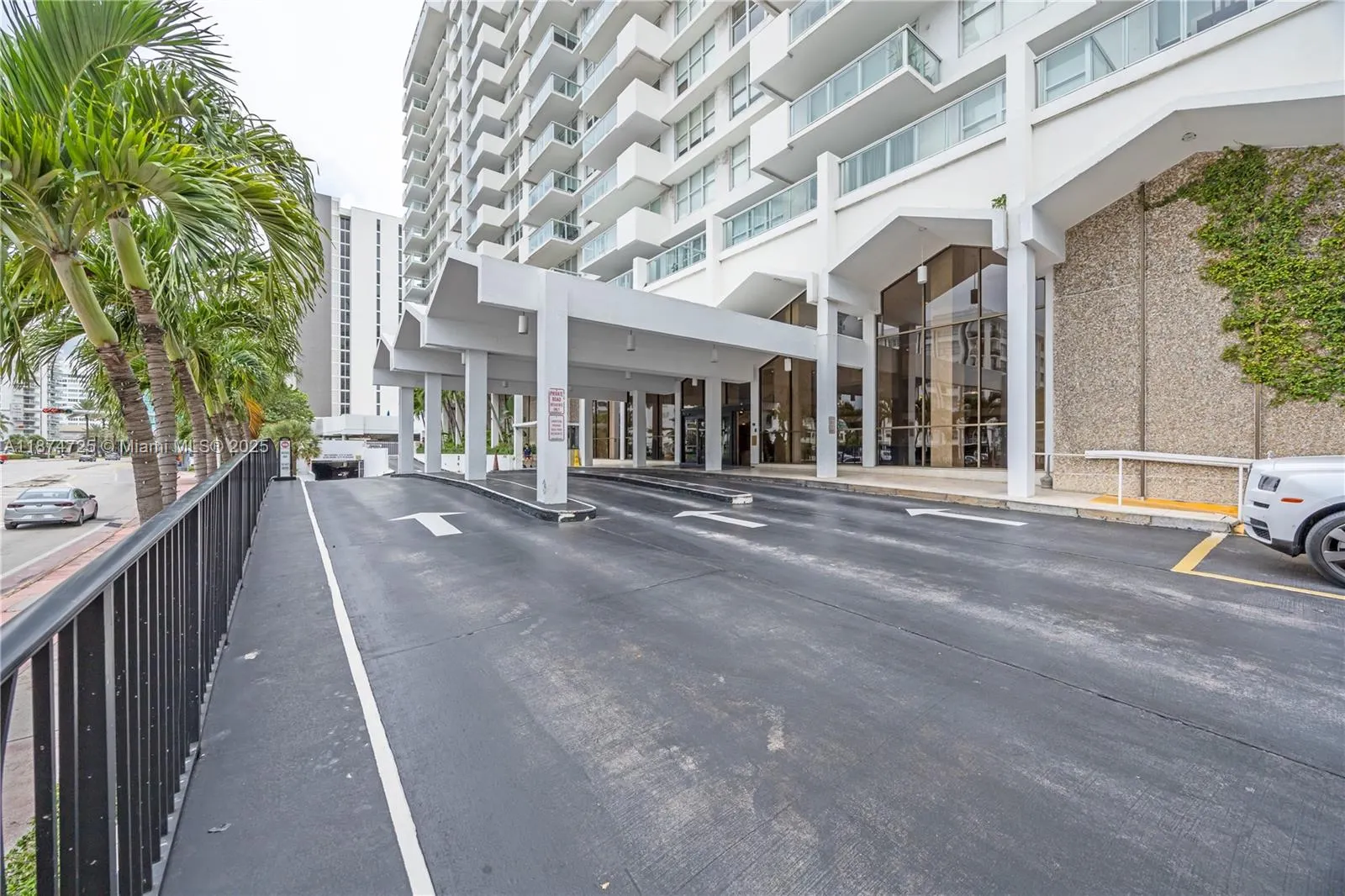 5601 Collins Ave, #410