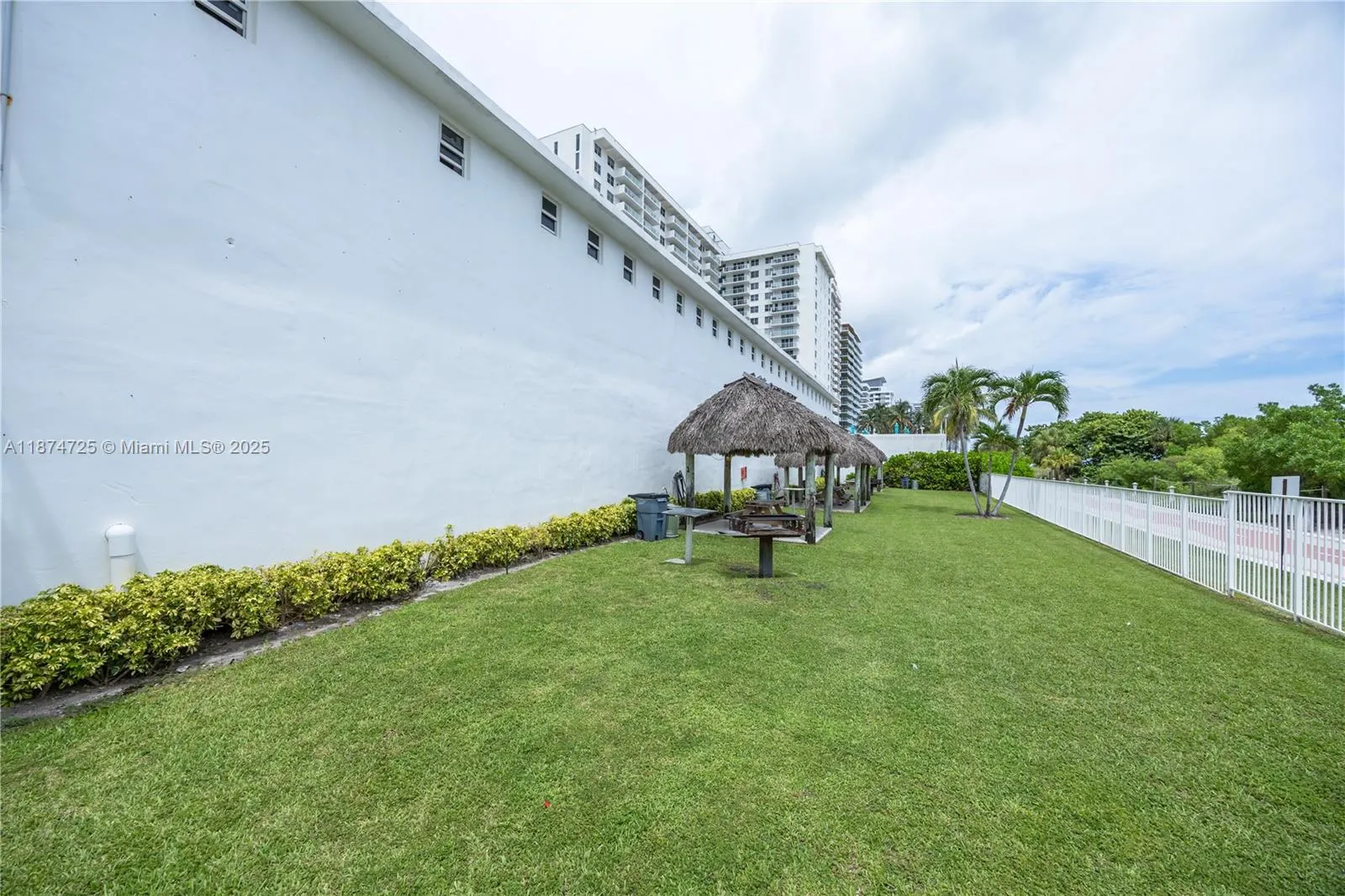 5601 Collins Ave, #410
