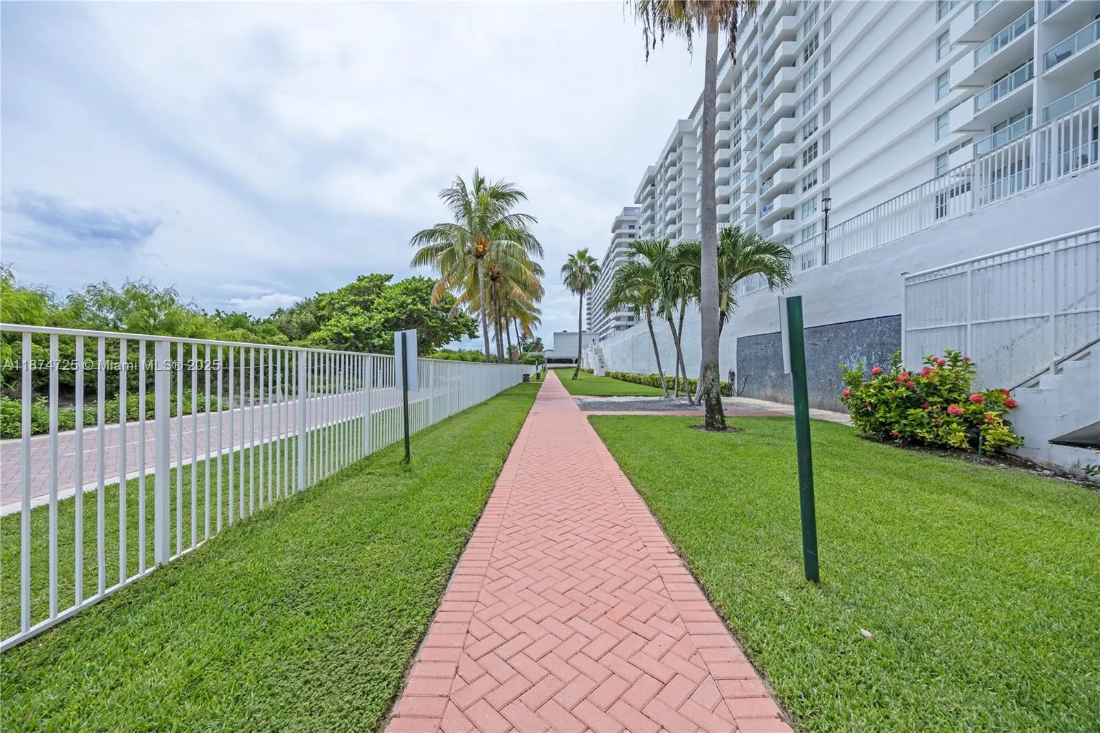 5601 Collins Ave, #410