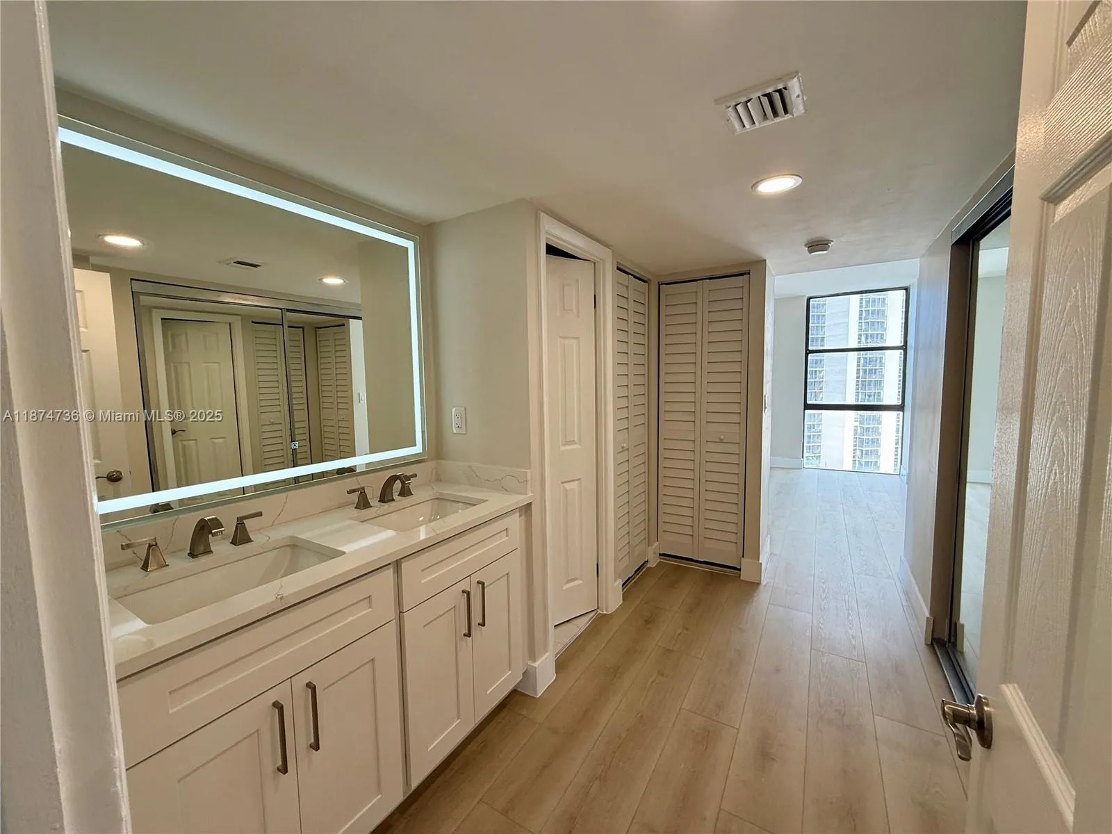20335 W Country Club Dr, #1203