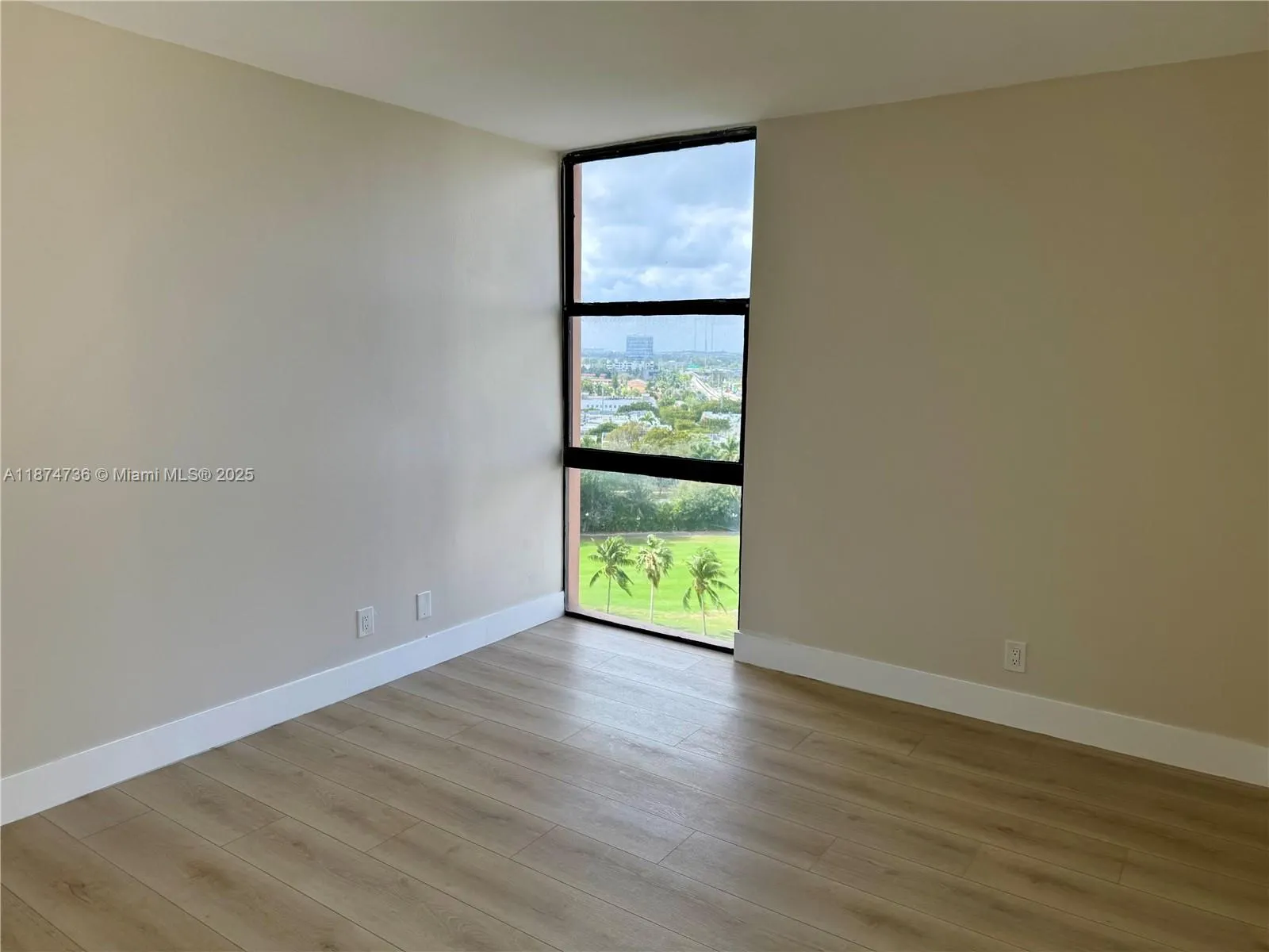 20335 W Country Club Dr, #1203
