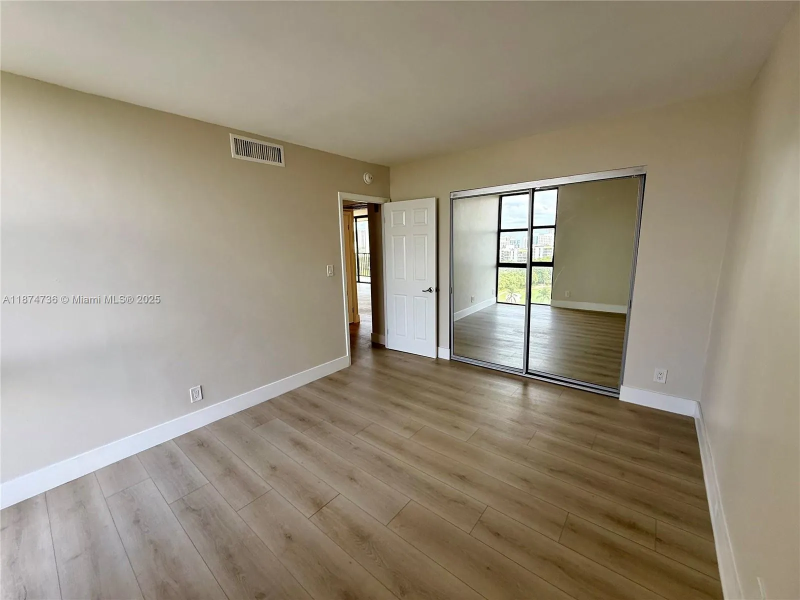 20335 W Country Club Dr, #1203