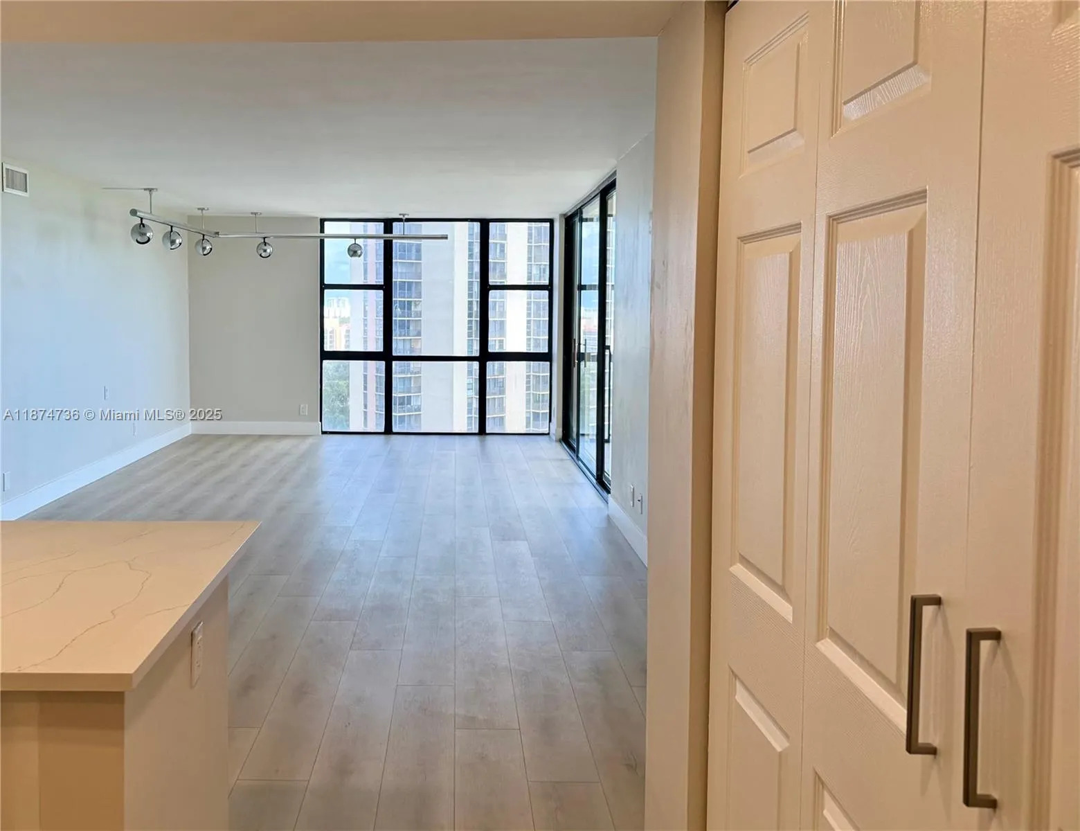 20335 W Country Club Dr, #1203