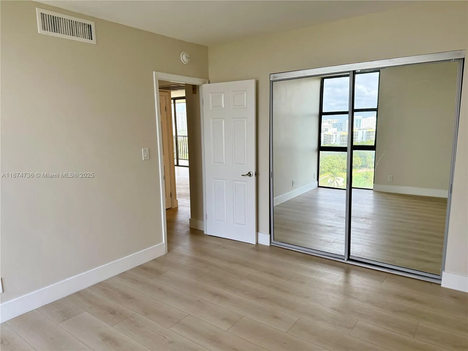 20335 W Country Club Dr, #1203