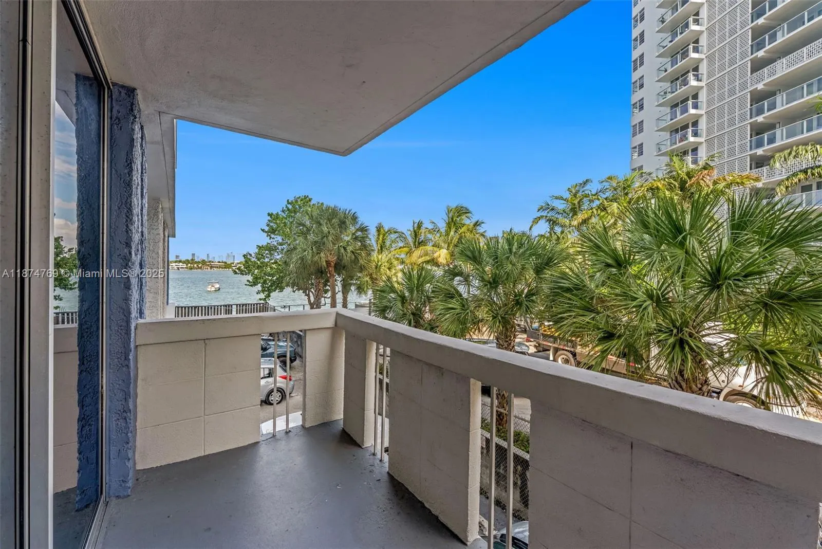 800 West Ave, #244