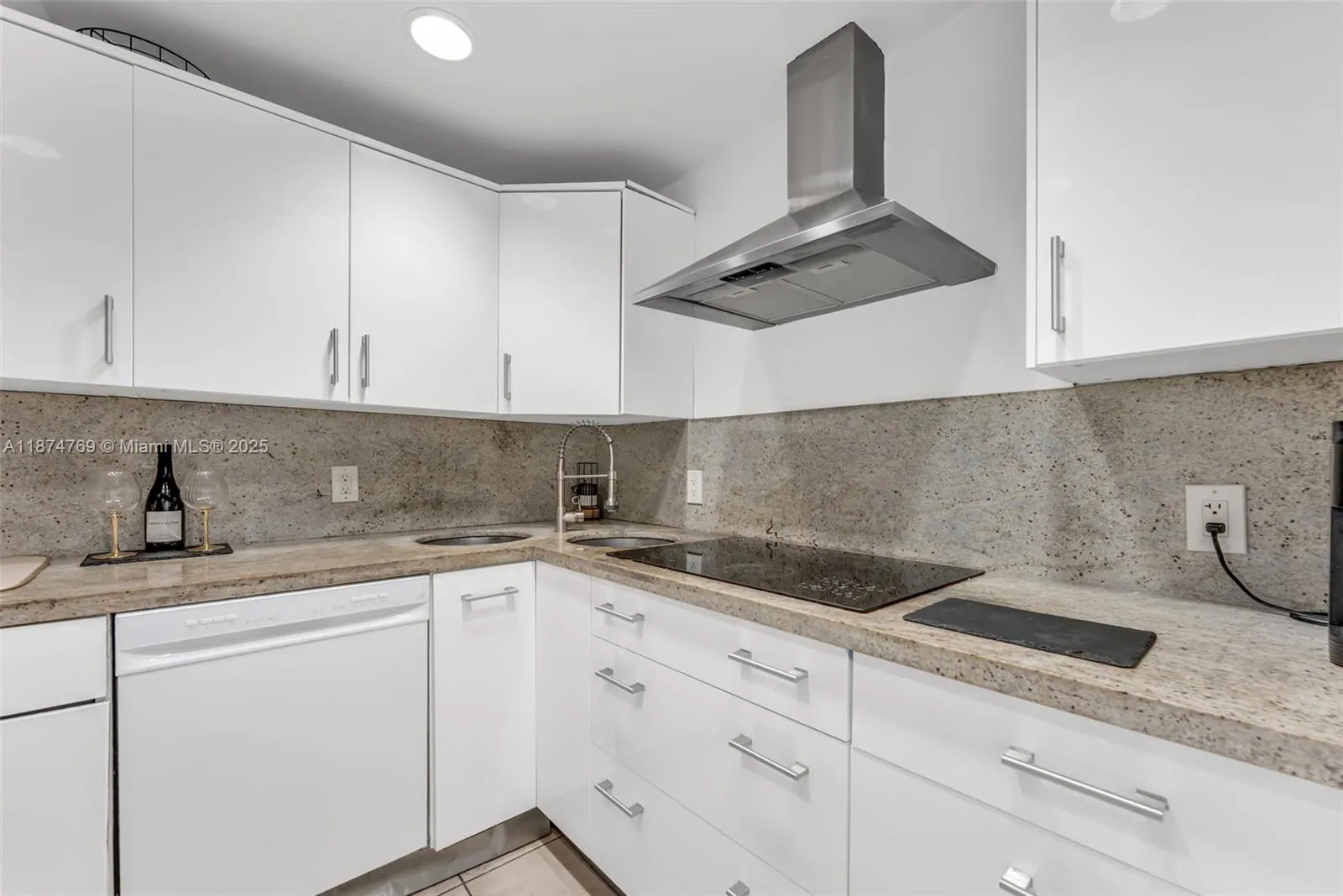 800 West Ave, #244