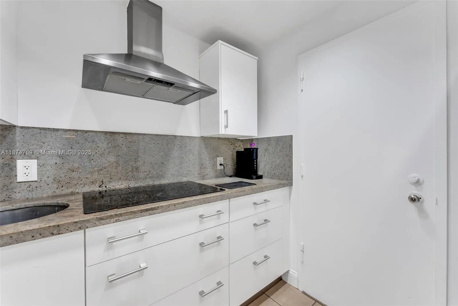 800 West Ave, #244