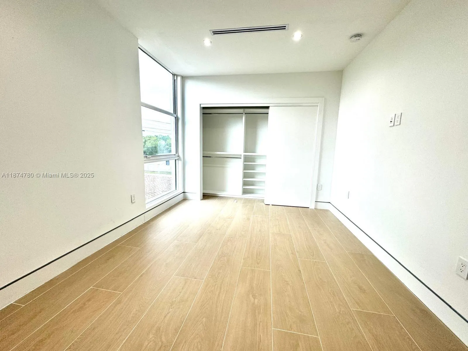 5728 NW 5th Court, #TH-1