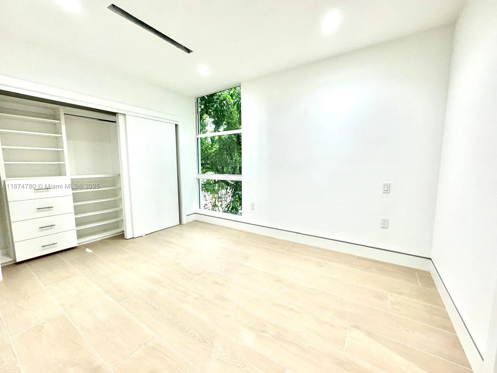 5728 NW 5th Court, #TH-1