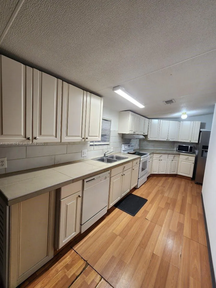 5864 Cartier Rd, #H