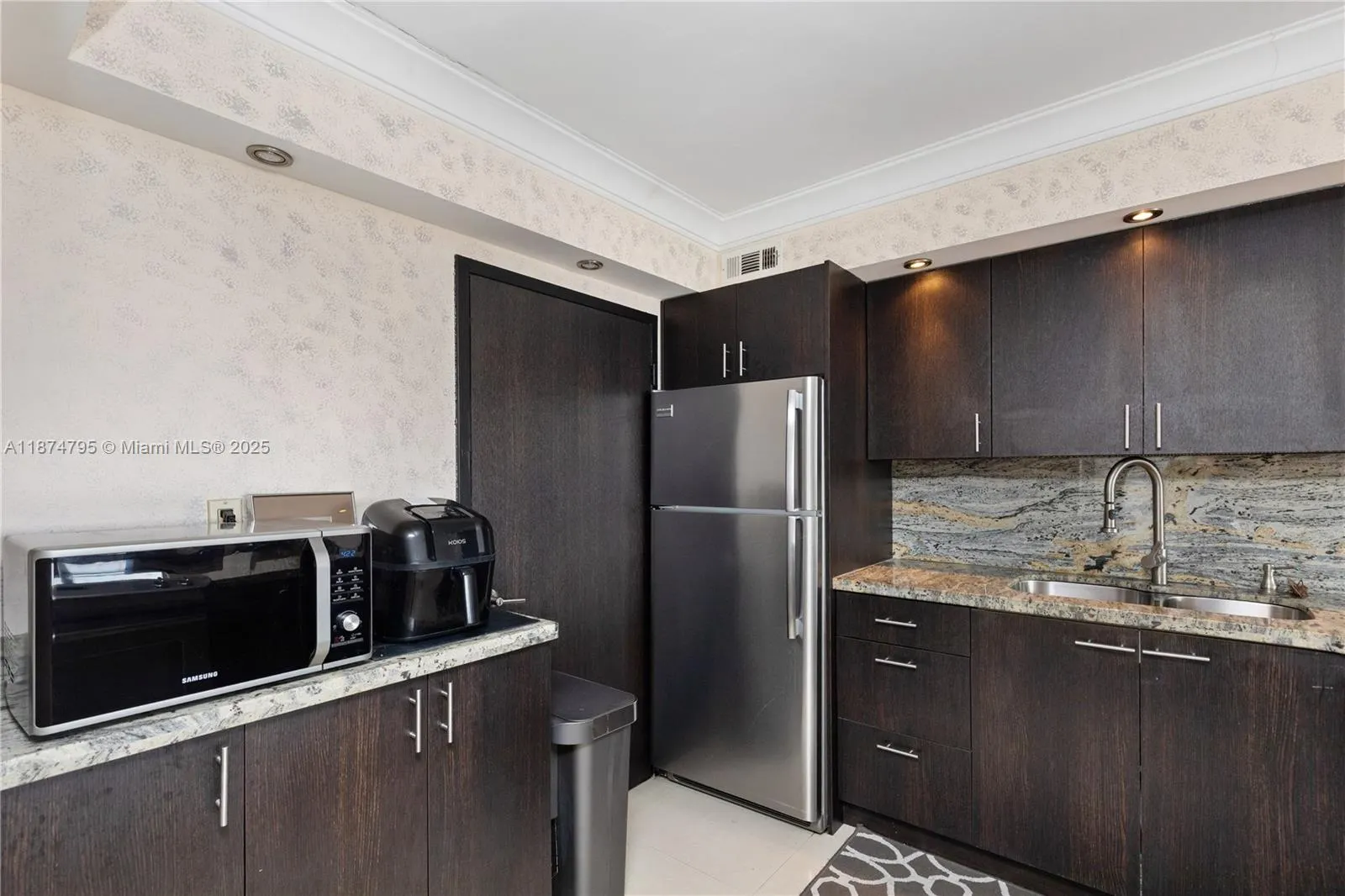 3180 S Ocean Dr, #1517